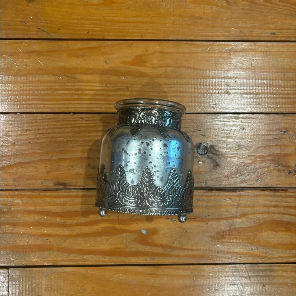 (654) x2 POTTERY BARN VASES